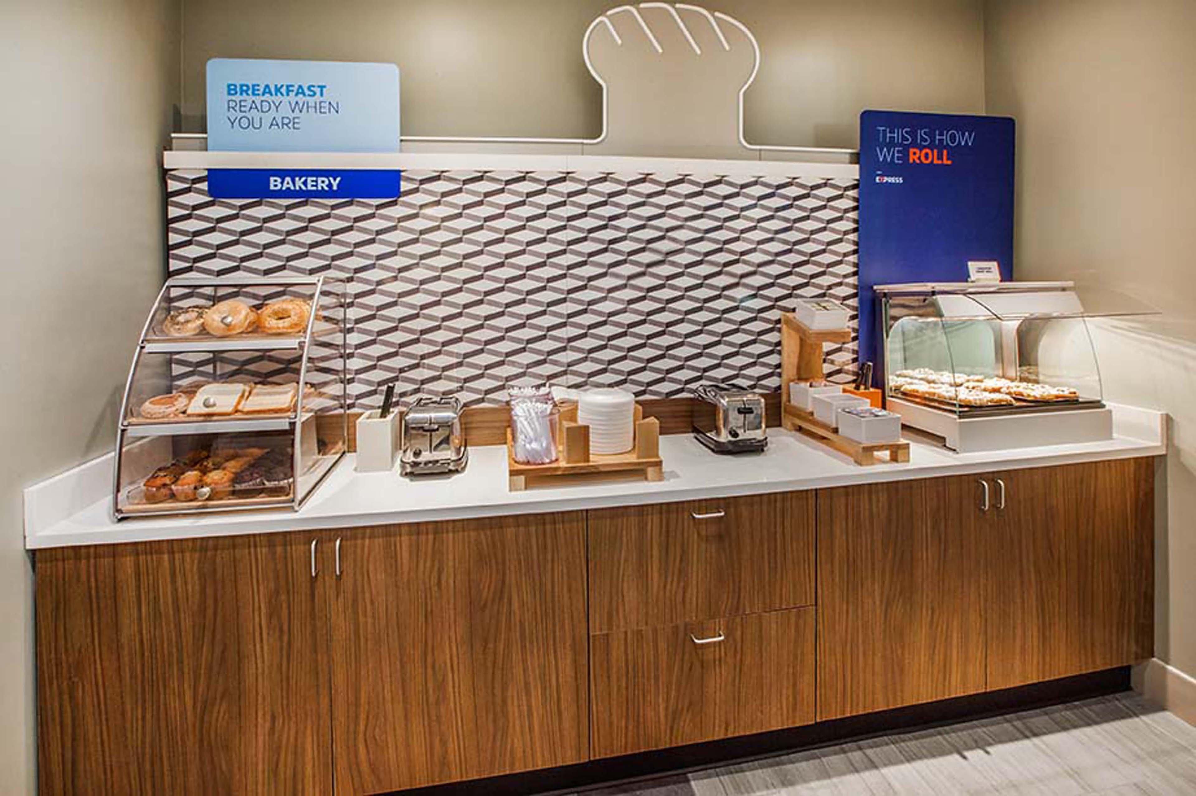 Holiday Inn Express Toledo-Oregon By Ihg Екстериор снимка