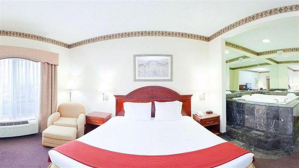 Holiday Inn Express Toledo-Oregon By Ihg Екстериор снимка