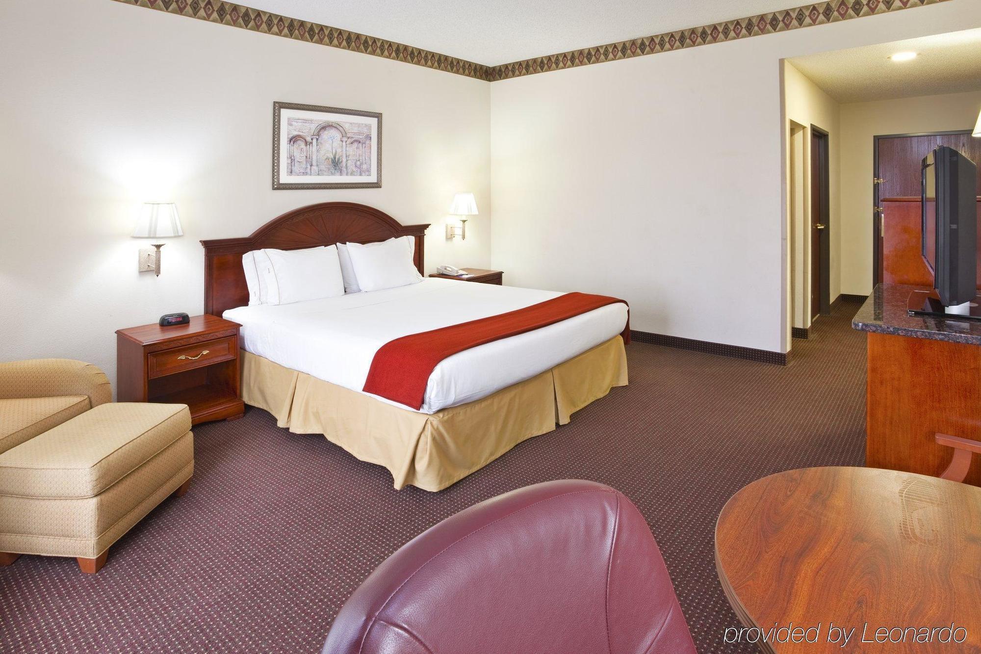 Holiday Inn Express Toledo-Oregon, An Ihg Hotel Стая снимка