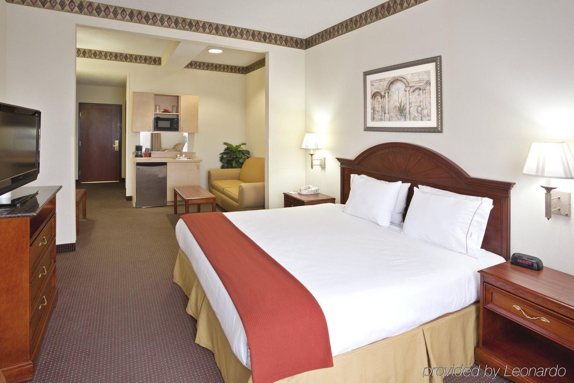 Holiday Inn Express Toledo-Oregon, An Ihg Hotel Стая снимка