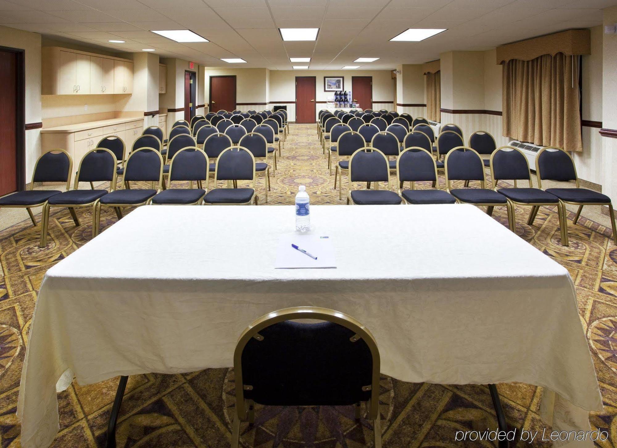 Holiday Inn Express Toledo-Oregon By Ihg Екстериор снимка