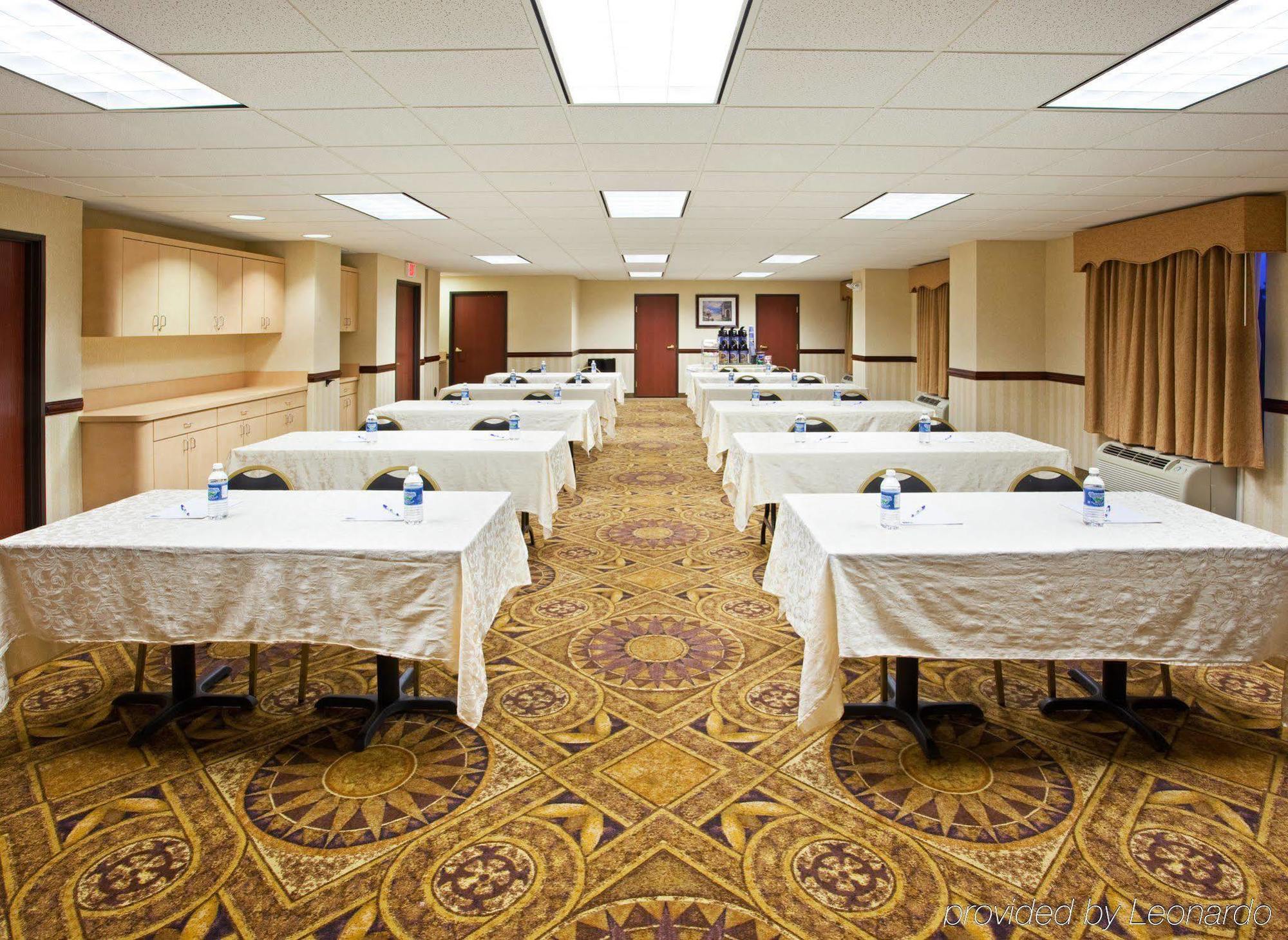 Holiday Inn Express Toledo-Oregon By Ihg Екстериор снимка